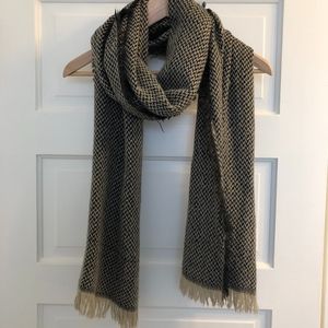 Closet CLOSING tomorrow! Grey & Cream Scarf